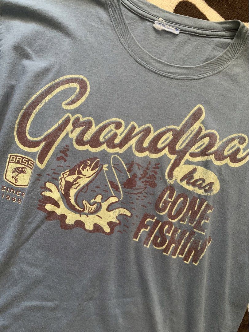 Vintage-Style Fishing tee (Category: Tshirts & Polo Shirts ) located in Kabacan. Submitted by nevr_outofstyle (Listing ID 1465078281, Image 2). Description: Vintage-Style Fishing Graphic Tee 📐 Details W- 21” L- 28” issue: cracked print, pinhole (back area near neckline) MOP: Gcash 🚚 J&T Buyer will shoulder delivery fee.