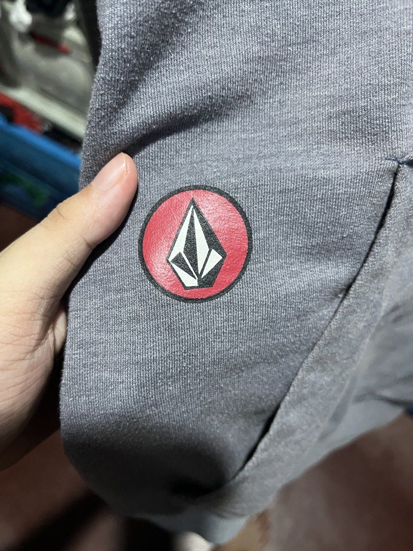 Volcom Hoodie (Category: Hoodies) located in Manila. Submitted by naturalbuyer (Listing ID 1465079195, Image 3). Description: .