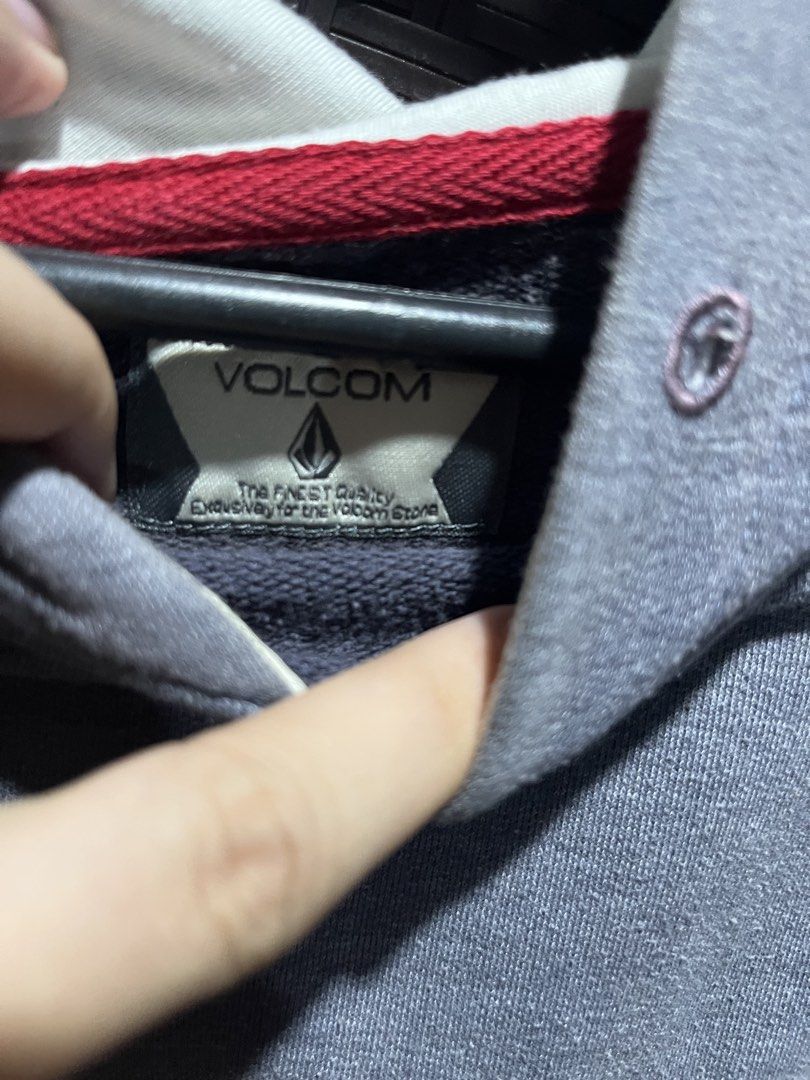 Volcom Hoodie (Category: Hoodies) located in Manila. Submitted by naturalbuyer (Listing ID 1465079195, Image 2). Description: .