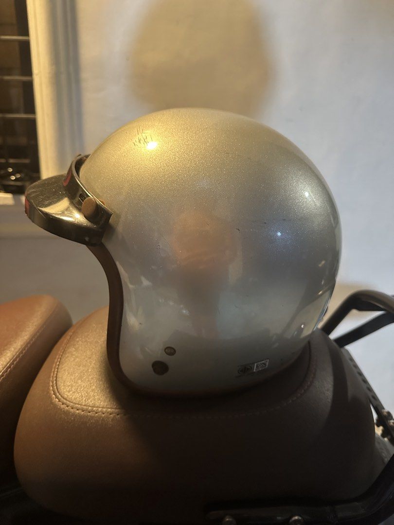 VRM Vintage helmet - Large (Category: Helmets and other Riding Gears) located in Antipolo. Submitted by mrchowjeong (Listing ID 1465036247, Image 1). Description: Well used 1500 nalang filinvest marcos highway antipolo Large.