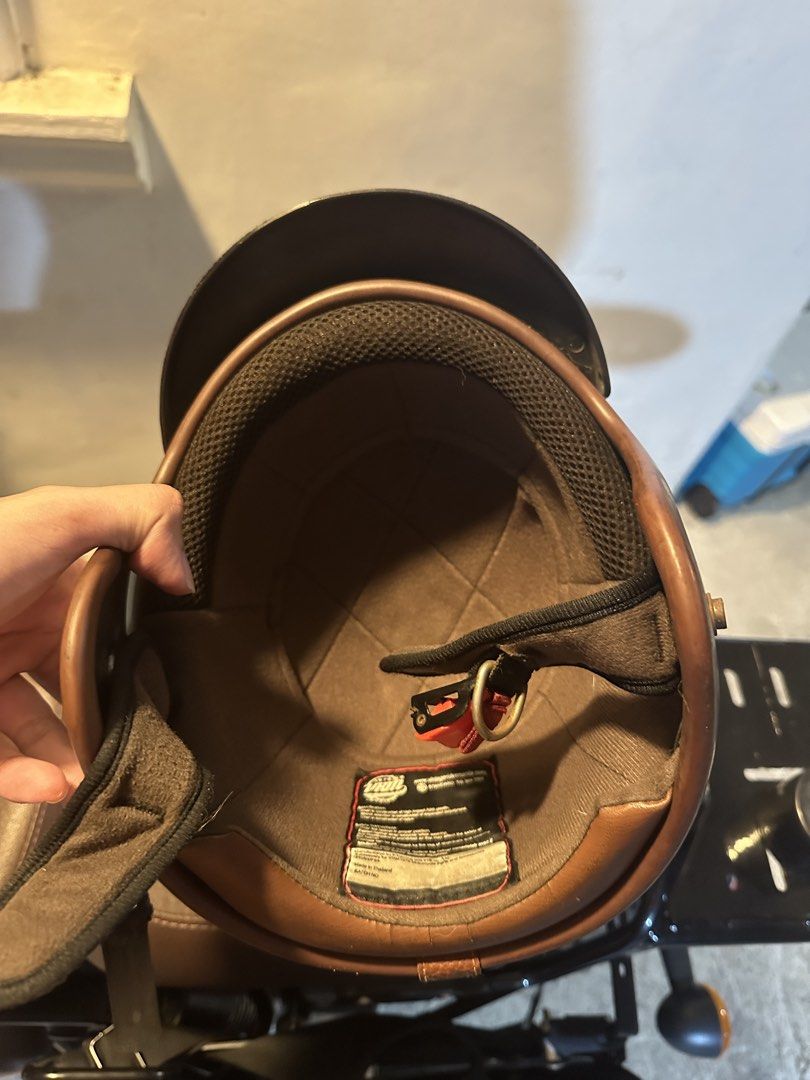 VRM Vintage helmet - Large (Category: Helmets and other Riding Gears) located in Antipolo. Submitted by mrchowjeong (Listing ID 1465036247, Image 3). Description: Well used 1500 nalang filinvest marcos highway antipolo Large.