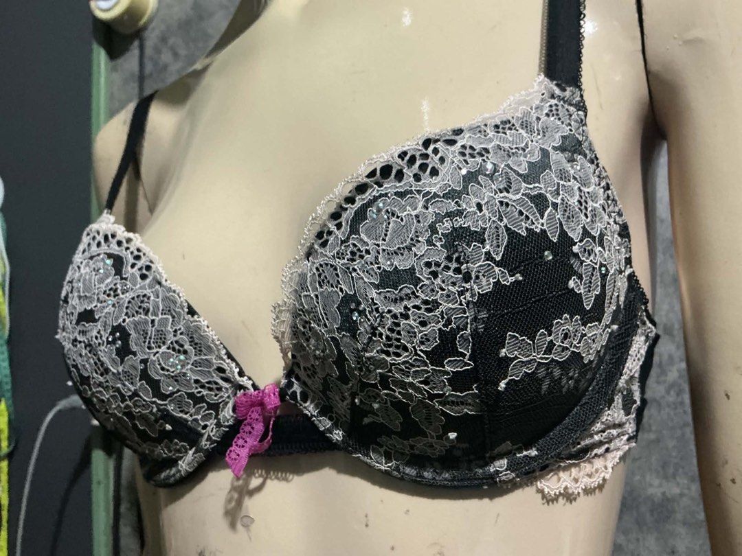 Vs bra (Category: Others Tops) located in Angeles City. Submitted by ritenianstuff (Listing ID 1465008180, Image 2). Description: Like new nktqgo lang Nsa pic npo size add sf Lp npo.