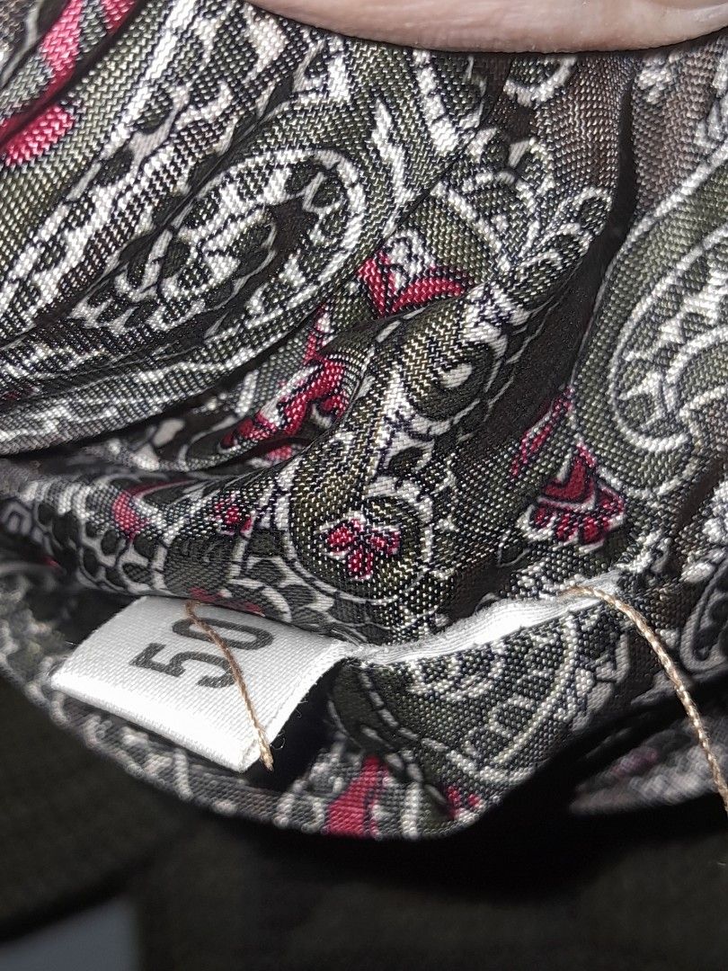 VTG CAESAR (Category: Luxury Apparel) located in Alburquerque. Submitted by zkethrifter (Listing ID 1464980662, Image 3). Description: ACTUAL DIMES 24W X 26L WITH ISSUE SEE PHOTOS DM!.