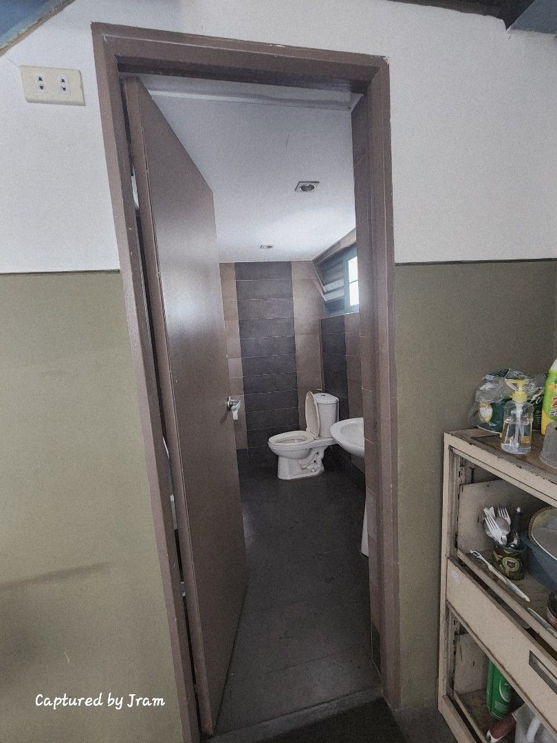 WAREHOUSE WITH OFFICE MAKATI CHINO ROCES (Category: Commercial) located in Manila. Submitted by jorielim80516 (Listing ID 1464992905, Image 2). Description: Warehouse with Office for Lease – Makati City Prime location in Makati City Property Details: 2-storey warehouse with office Total floor area: 297.50 sqm Rental Rate: ₱350,000 per month (exclusive of VAT) Lease Terms: Minimum of 5 years 10% escalation on the 3rd year Payment Terms: 3 months d