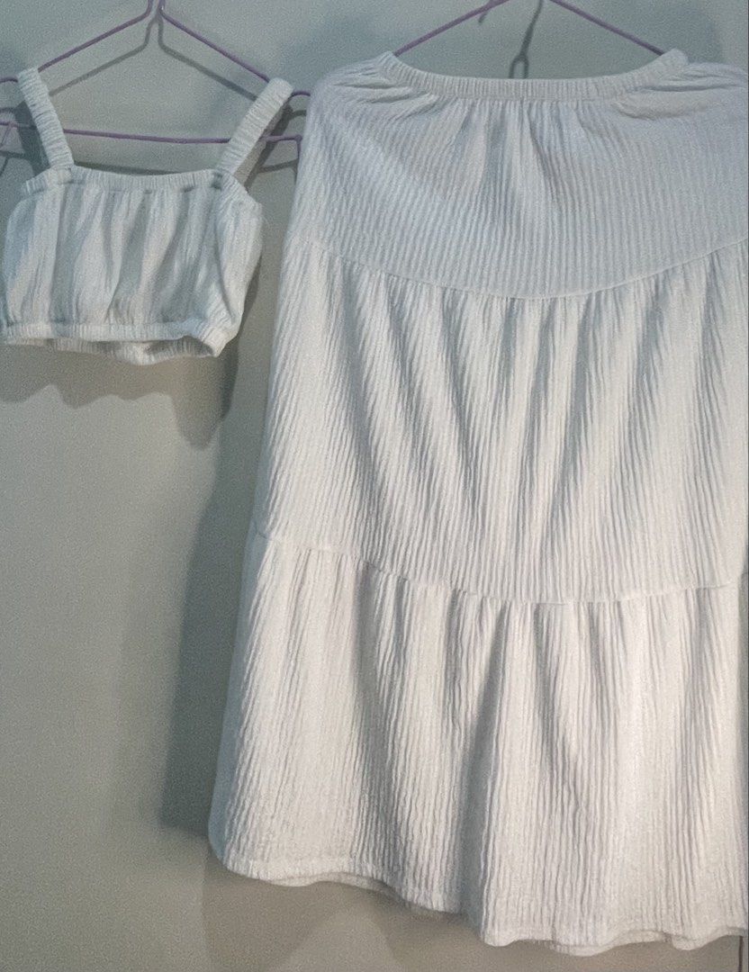 WHITE BEACH SET SKIRT AND TOP (Category: Sets or Coordinates) located in Paranaque City. Submitted by 8thvesture (Listing ID 1465051572, Image 2). Description: .