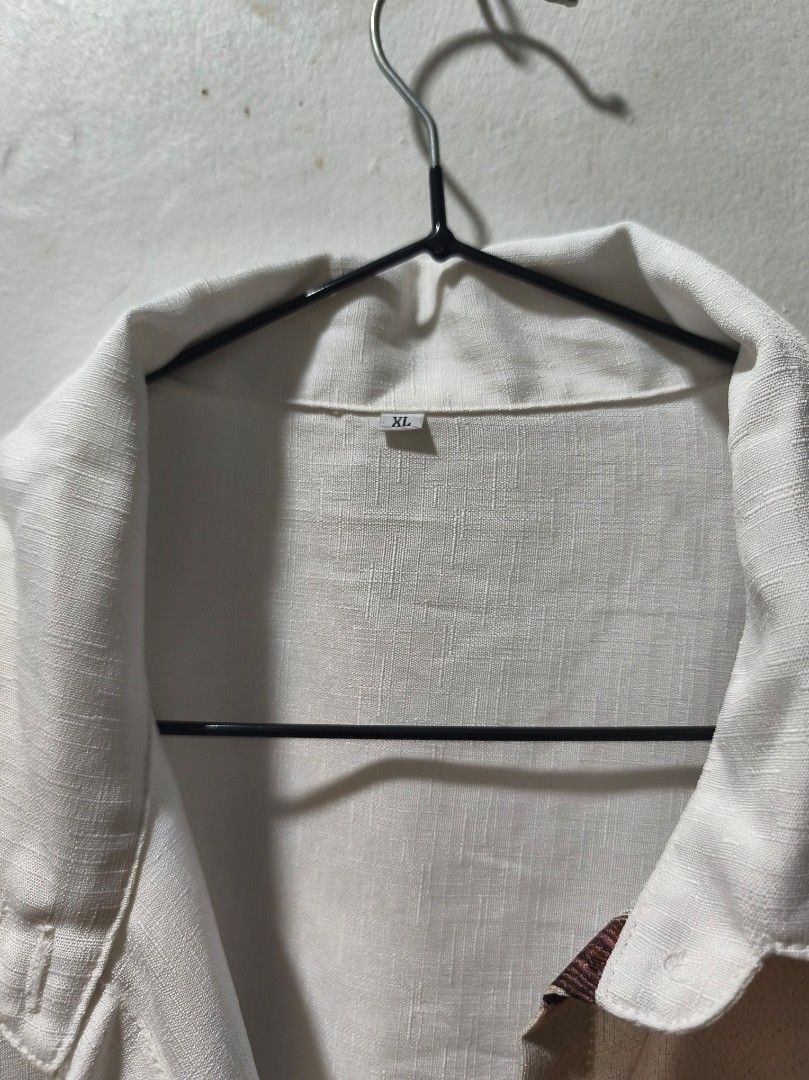 White Blouse (Category: Blouses) located in Santa Rosa. Submitted by 1998_m.a. (Listing ID 1465044415, Image 2). Description: .