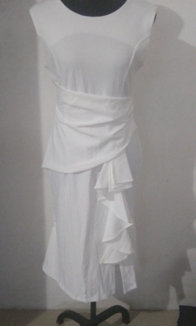 White dress (Category: Dresses) located in San Fernando. Submitted by kitkat.astina (Listing ID 1464972441, Image 1). Description: new white tape measurement front: bust: 16inches waist: 14inches length: 40inches perfect for civil weddings or formal occasion.