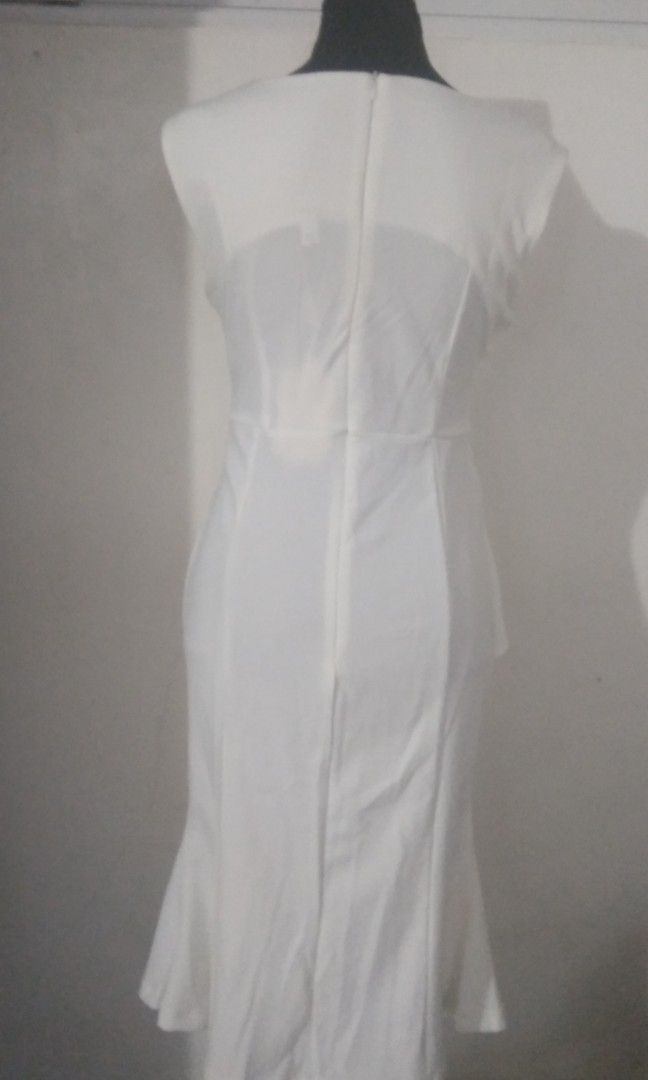 White dress (Category: Dresses) located in San Fernando. Submitted by kitkat.astina (Listing ID 1464972441, Image 2). Description: new white tape measurement front: bust: 16inches waist: 14inches length: 40inches perfect for civil weddings or formal occasion.