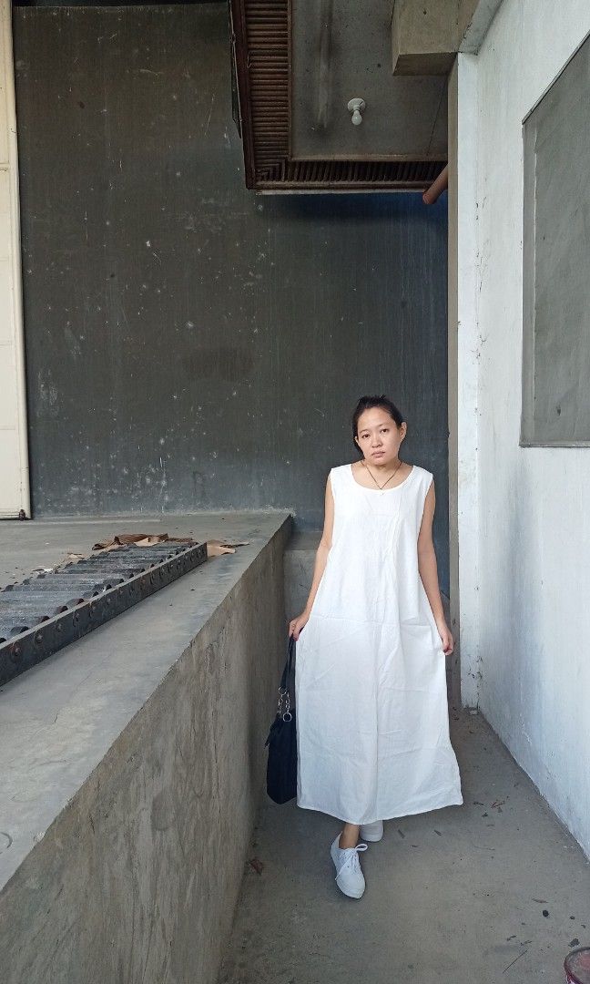 White Linen summer slip dress (Category: Dresses) located in Davao. Submitted by kannikasok1987 (Listing ID 1464984336, Image 2). Description: Bust 42 Waist up 46 L 50 mall quality.