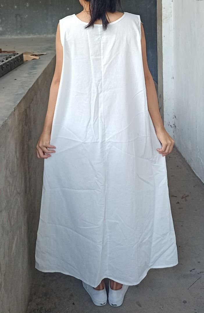 White Linen summer slip dress (Category: Dresses) located in Davao. Submitted by irisrazona16792 (Listing ID 1464987536, Image 3). Description: Bust 42 Waist up 46 L 50 mall quality.
