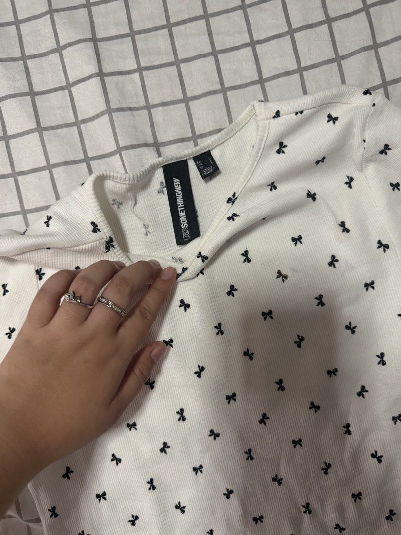 white ribbed crop top (Category: Others Tops) located in Quezon City. Submitted by pinkystrends.co (Listing ID 1465046404, Image 2). Description: .
