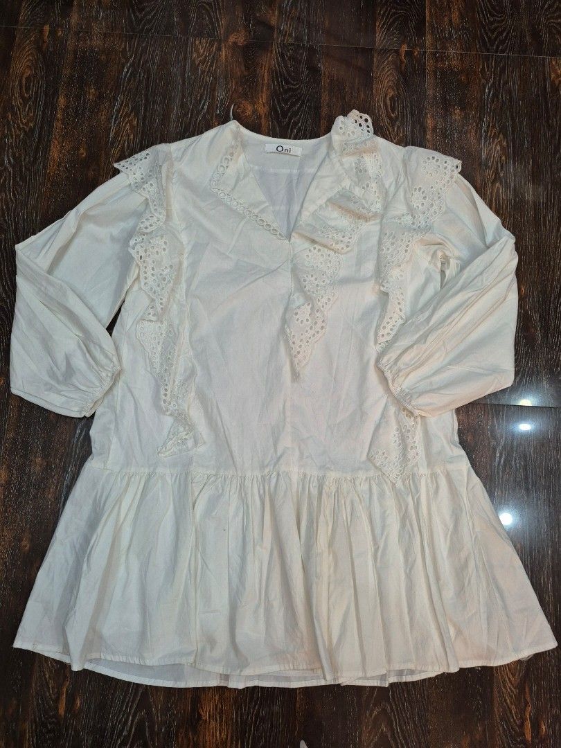 White Stylish Dress (Category: Dresses) located in Santa Cruz. Submitted by deenem (Listing ID 1464990970, Image 2). Description: Bust:19(38) Lenght:31.
