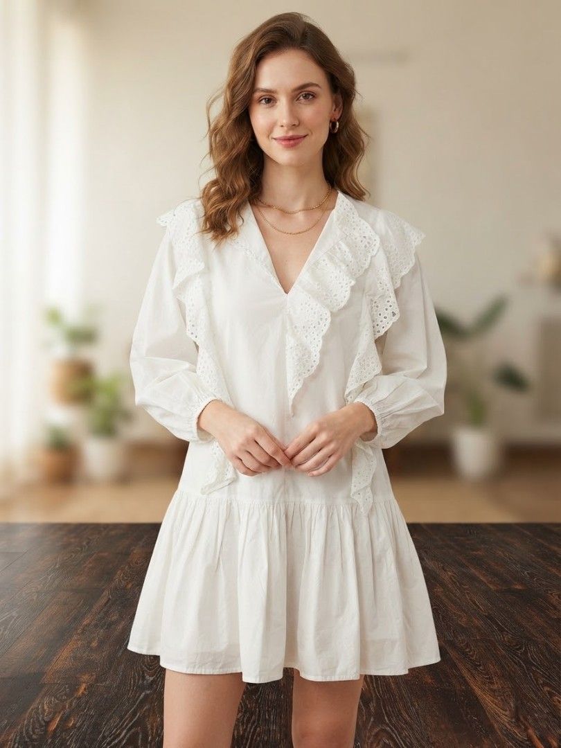 White Stylish Dress (Category: Dresses) located in Santa Cruz. Submitted by deenem (Listing ID 1464990970, Image 1). Description: Bust:19(38) Lenght:31.
