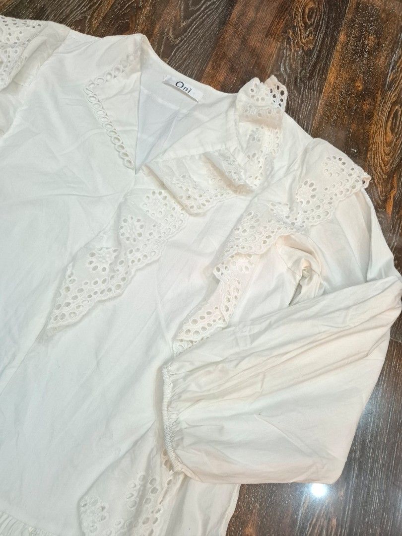 White Stylish Dress (Category: Dresses) located in Santa Cruz. Submitted by deenem (Listing ID 1464990970, Image 3). Description: Bust:19(38) Lenght:31.
