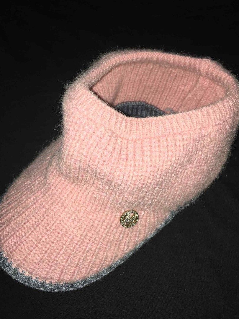 women pink visor hat (Category: Hats & Beanies) located in Caloocan City. Submitted by shop.jeo (Listing ID 1465053252, Image 3). Description: 📩 send dm if interested!.
