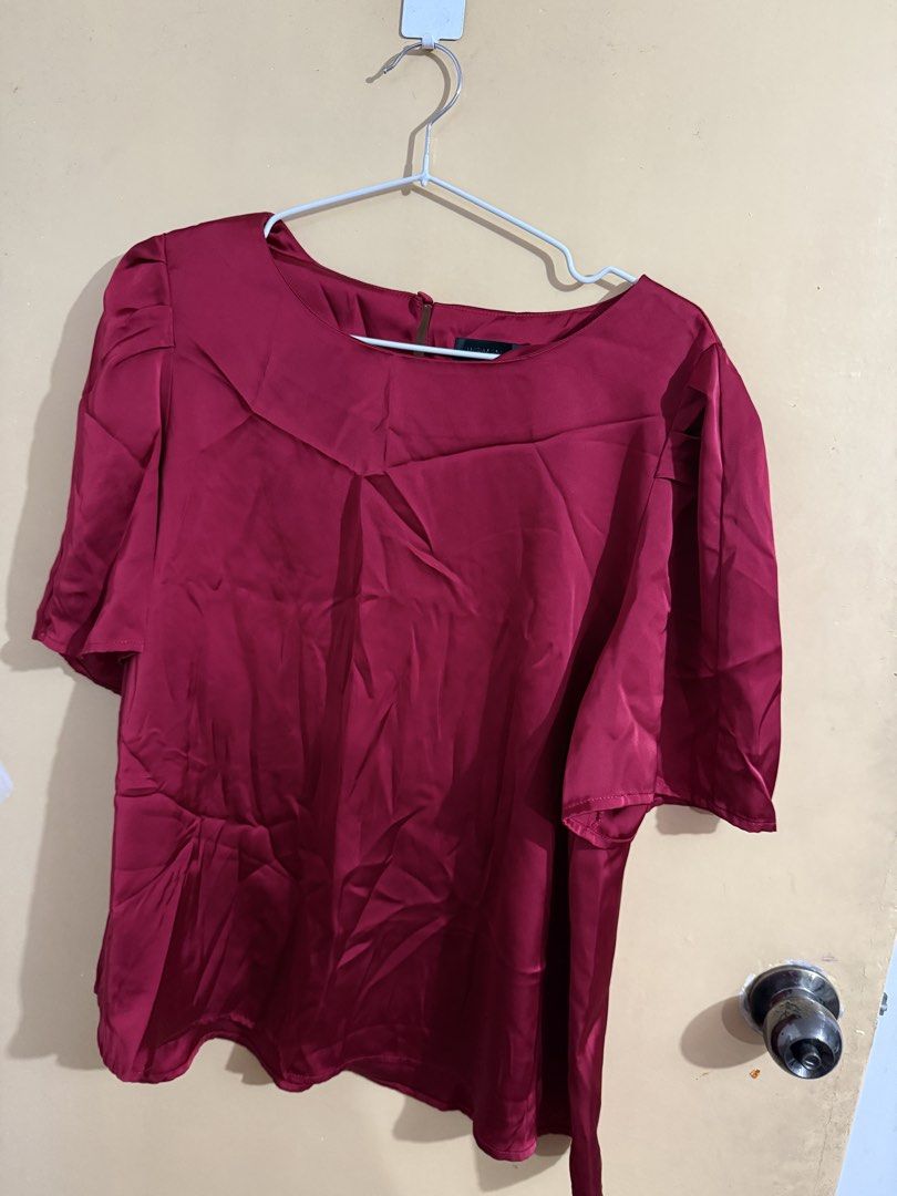 WOMEN PRIMA Puff Red Top L (Category: Blouses) located in Manila. Submitted by joycemiramar (Listing ID 1465074667, Image 1). Description: .