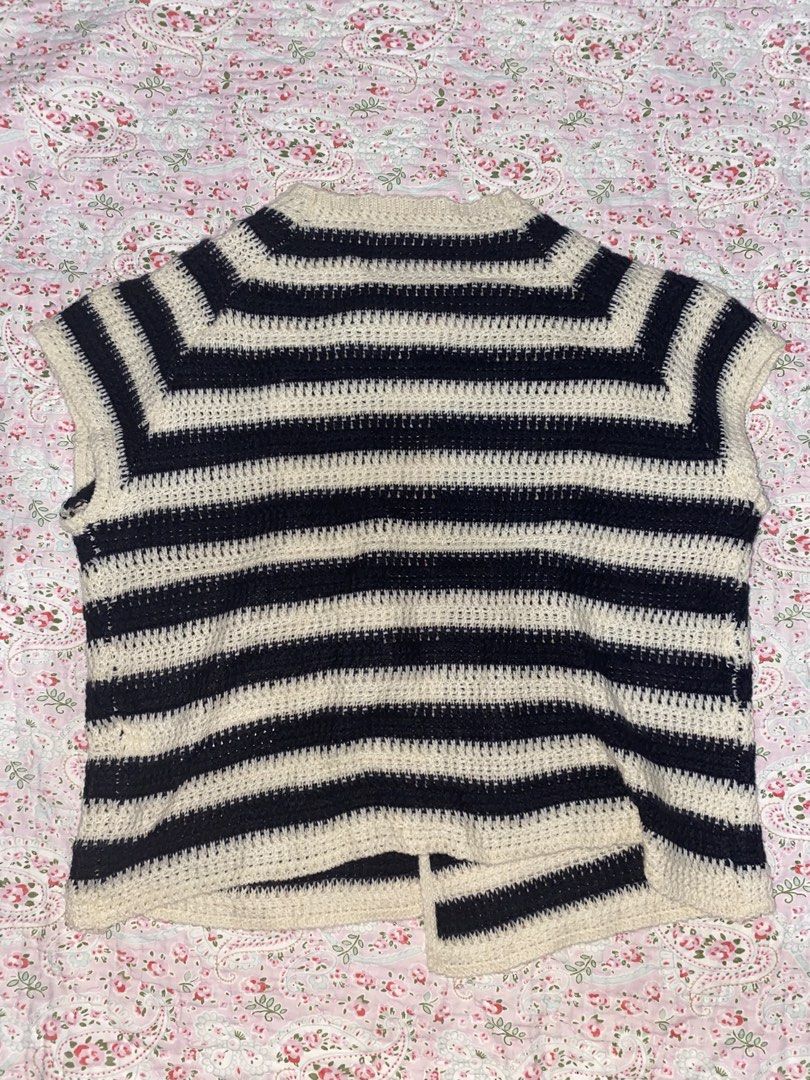 Women’s stripe cardigan (Category: Blouses) located in Manila. Submitted by vast.kailee_13 (Listing ID 1465064718, Image 2). Description: Cute black & cream striped knit vest with a cozy, vintage-inspired look. Perfect for layering over a blouse or fitted top! ✨ • Preloved • Good condition • Black & cream stripes • Soft knitted material • No major flaws noticed • Size: [insert size/measurements] • ₱150.