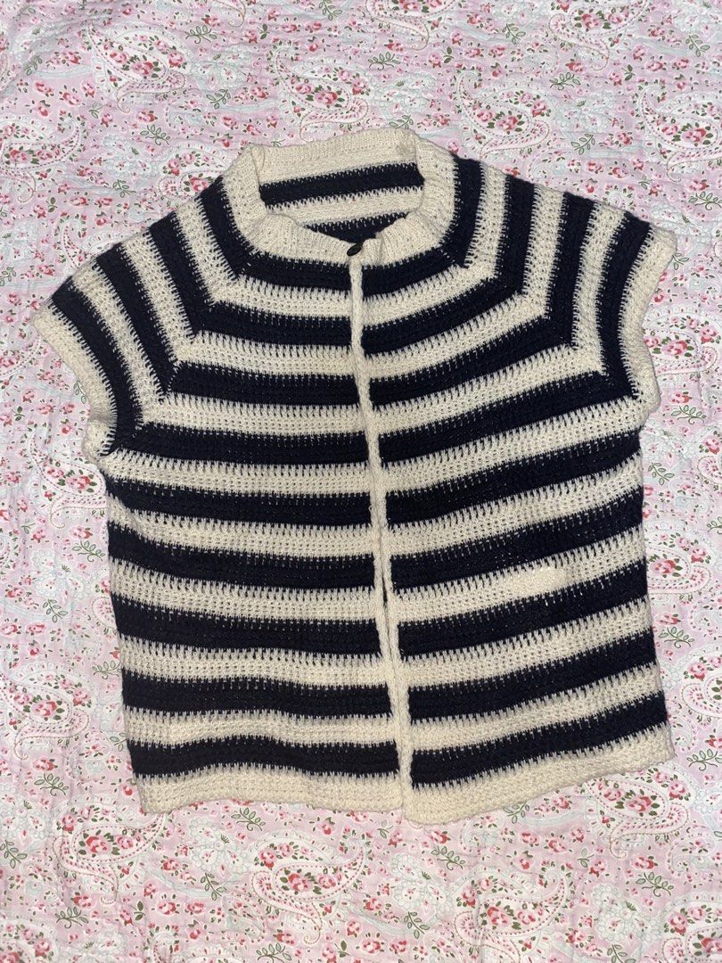 Women’s stripe cardigan (Category: Blouses) located in Manila. Submitted by vast.kailee_13 (Listing ID 1465064718, Image 1). Description: Cute black & cream striped knit vest with a cozy, vintage-inspired look. Perfect for layering over a blouse or fitted top! ✨ • Preloved • Good condition • Black & cream stripes • Soft knitted material • No major flaws noticed • Size: [insert size/measurements] • ₱150.
