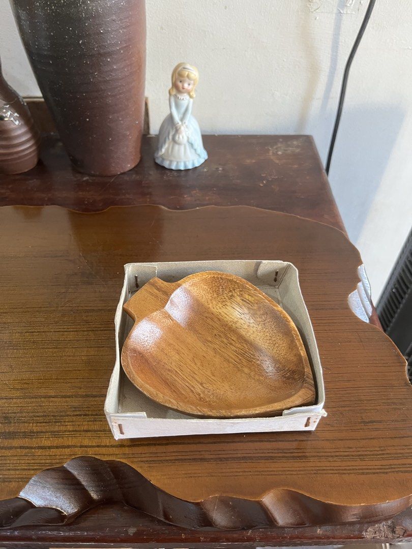 Wooden leaf trinket dish key tray (Category: Dinnerware & Cutlery) located in Taguig. Submitted by minmin_parker (Listing ID 1465052261, Image 3). Description: - Material: Natural wood with a nice grain pattern - Dimensions: ~4.5 inches across, 1.5 inches deep - Multipurpose: Ideal for holding keys, coins, or small jewelry - Placement: Great accent piece for entryway tables, dressers, or nightstands - Packaging: Comes with the original cardboard 