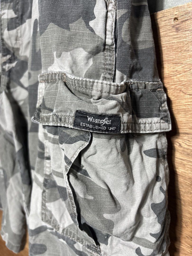 Wrangler Camouflage Jorts (Category: Shorts) located in Aparri. Submitted by bry_thrifts (Listing ID 1464972871, Image 3). Description: Width: 38”-42” Length: 22” Thigh: 16” Leg opening: 12.7” Color rate: 9.8/10 Condition: 9.8/10 Issue: Scratch and loose stitch .