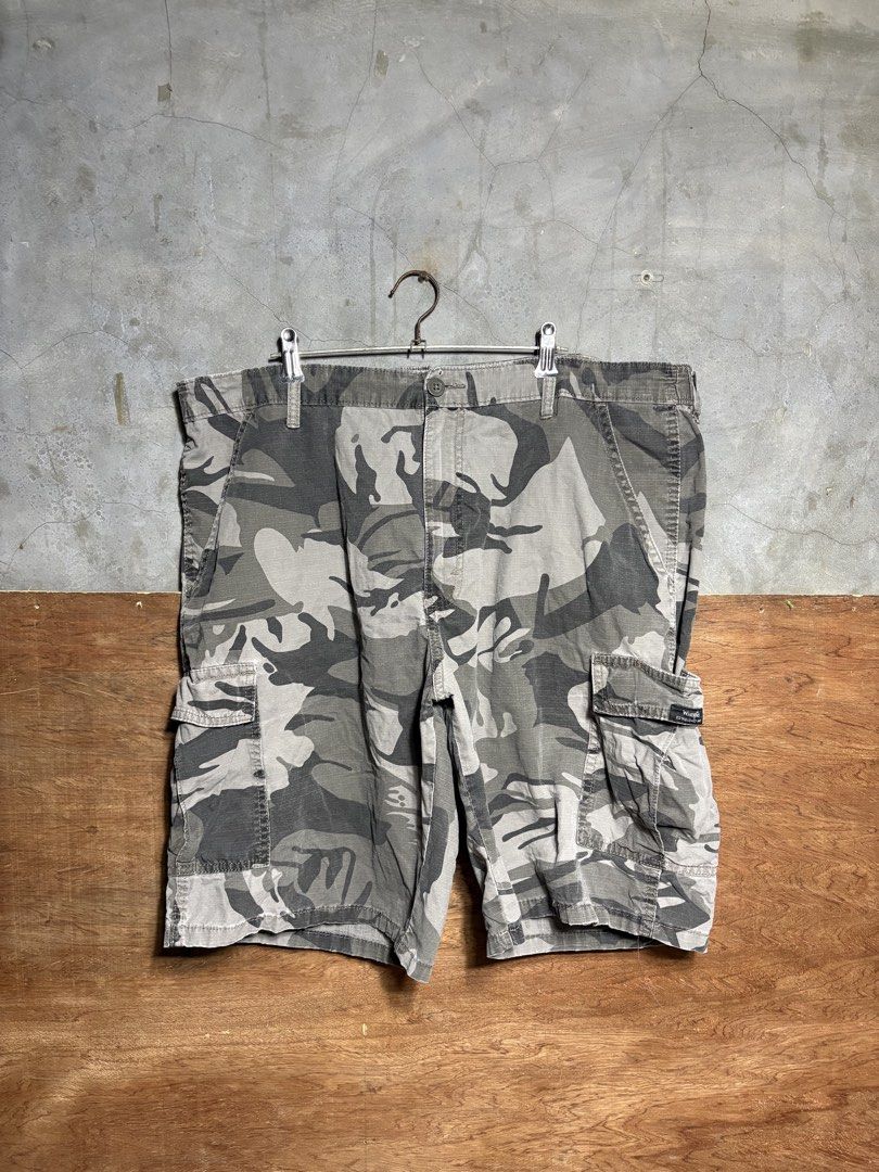 Wrangler Camouflage Jorts (Category: Shorts) located in Aparri. Submitted by bry_thrifts (Listing ID 1464972871, Image 1). Description: Width: 38”-42” Length: 22” Thigh: 16” Leg opening: 12.7” Color rate: 9.8/10 Condition: 9.8/10 Issue: Scratch and loose stitch .