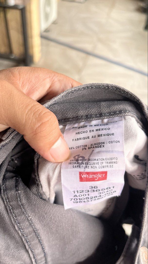 Wrangler Carpenter Shorts Size 36 Grey (Category: Shorts) located in Cabuyao City. Submitted by bulandos (Listing ID 1465048656, Image 3). Description: - Brand: Wrangler - Color: Grey - Size: 36 - Material: Cotton-spandex blend with slight stretch for added comfort - Features: Multiple pockets, utility pocket, and side hammer loop - Closure: Button closure with belt loops - Origin: Made in Mexico - Condition: Clean, washed, and ready to wear.