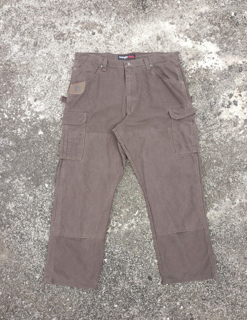 Wrangler RIGGS Workwear Ripstop Ranger Cargo Pants (Category: Activewear) located in Baguio. Submitted by bado.feels (Listing ID 1465009846, Image 1). Description: Heavy Cloth Color: Dark Brown Color Rate: 10/10 Size 40 Length 41 Inseam 32 Thigh 16 Leg Opening 10 1200+sf Baguio Loc.