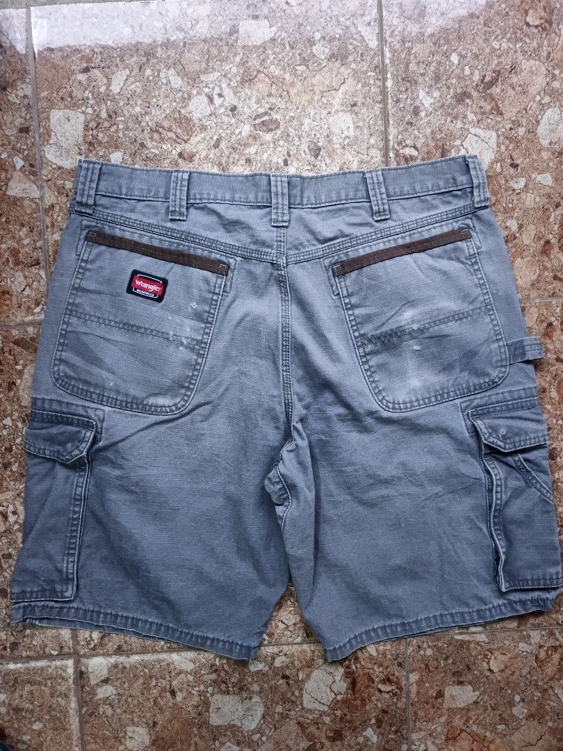 Wrangler Workwear Grey Cargo Shorts (Category: Shorts) located in Manila. Submitted by leerarefinds (Listing ID 1465083000, Image 1). Description: -Brand/Item: Wrangler Workwear cargo shorts - Color: Grey - Features: Multiple side and back pockets, sturdy fabric construction, belt loops - Condition: Good, with small paint splatter marks on the back pocket - Best for: Outdoor work or casual everyday wear.