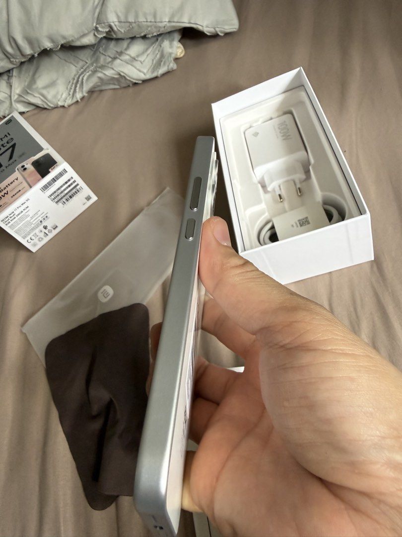 Xiaomi Redmi note 17 pro max 256gb (Category: Xiaomi) located in Manila. Submitted by mimis_junkyard (Listing ID 1464980558, Image 3). Description: This is such a steal! This was a pr gift to me from Xiaomi. We just had to take photos of the unit 🖤 You can check all you want upon meet up. Good as new 100% unused accessories Meet up: megamall / glorietta / katip / marcos hway.