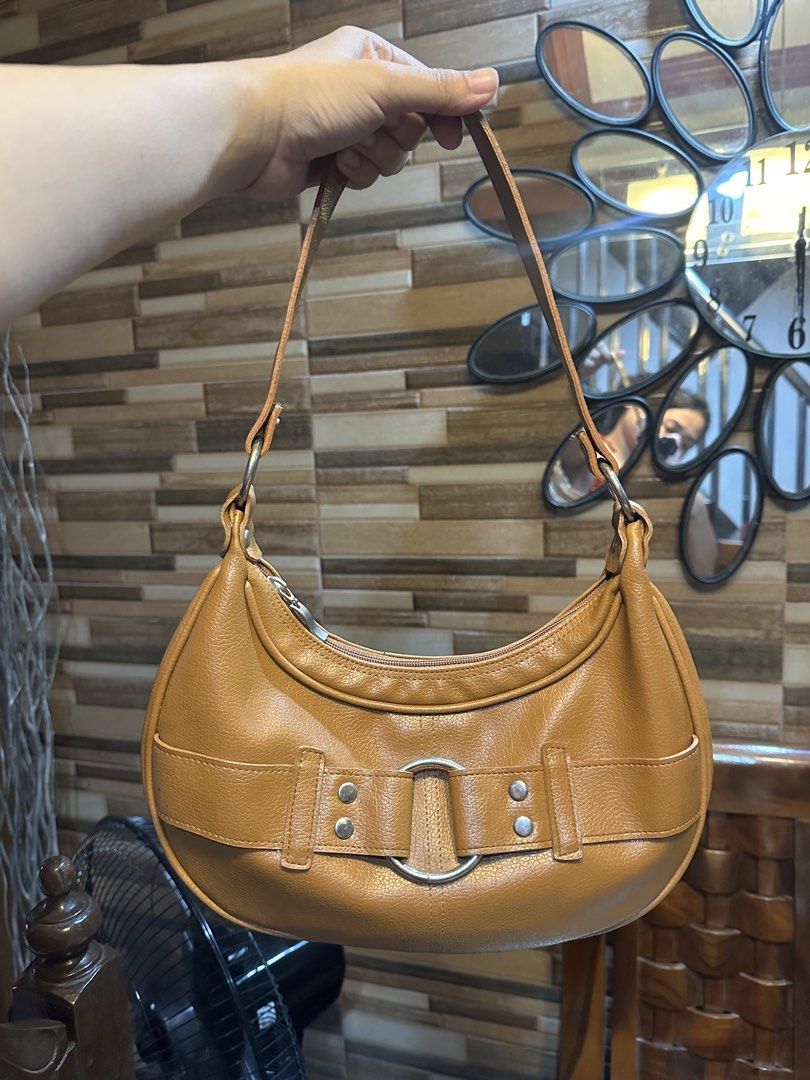 Y2K Aesthetic Bag Bundle 2 (Category: Tote Bags) located in Caloocan City. Submitted by kristel3094 (Listing ID 1465037049, Image 2). Description: 2-in-1 handbag bundle! Get a roomy brown faux leather bag with a buckle and zipper, plus a beige canvas bag with black handles and an external pocket. Both feature convenient back zip pockets for your daily essentials. Great value for both bags!.
