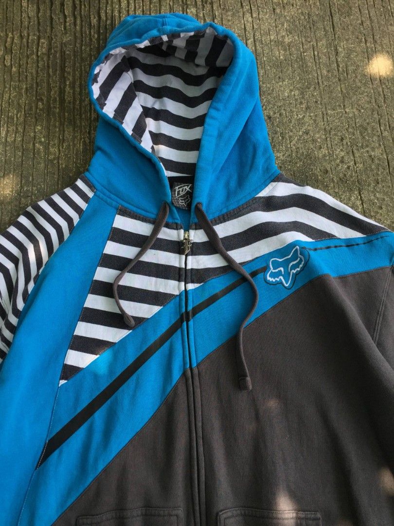 y2k Fox Jacket (Category: Coats, Jackets and Outerwear) located in Calamba. Submitted by mysticcat-5ccee5 (Listing ID 1465050042, Image 3). Description: 📌Y2K Fox Quad-Tone Hooded Jacket Size XLarge 📏Dimes Length-29 Width-26 Good Condition 7.5/10 Cr Few Stain 💸499 Free Shipping.