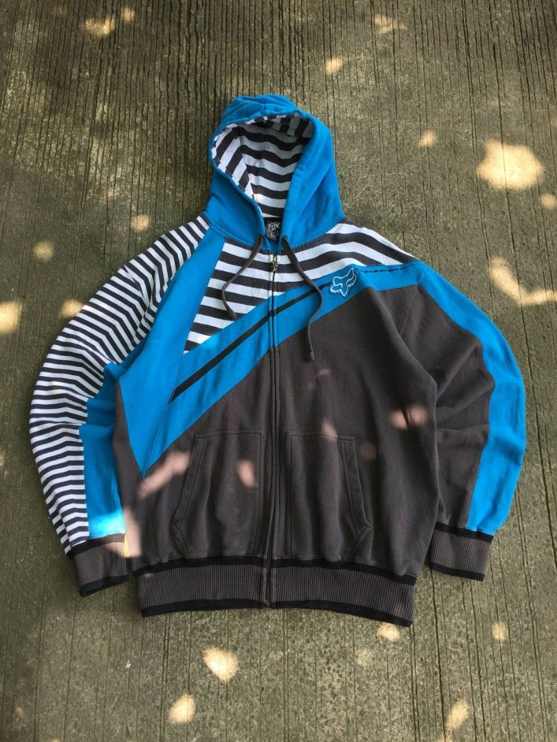 y2k Fox Jacket (Category: Coats, Jackets and Outerwear) located in Calamba. Submitted by mysticcat-5ccee5 (Listing ID 1465050042, Image 1). Description: 📌Y2K Fox Quad-Tone Hooded Jacket Size XLarge 📏Dimes Length-29 Width-26 Good Condition 7.5/10 Cr Few Stain 💸499 Free Shipping.