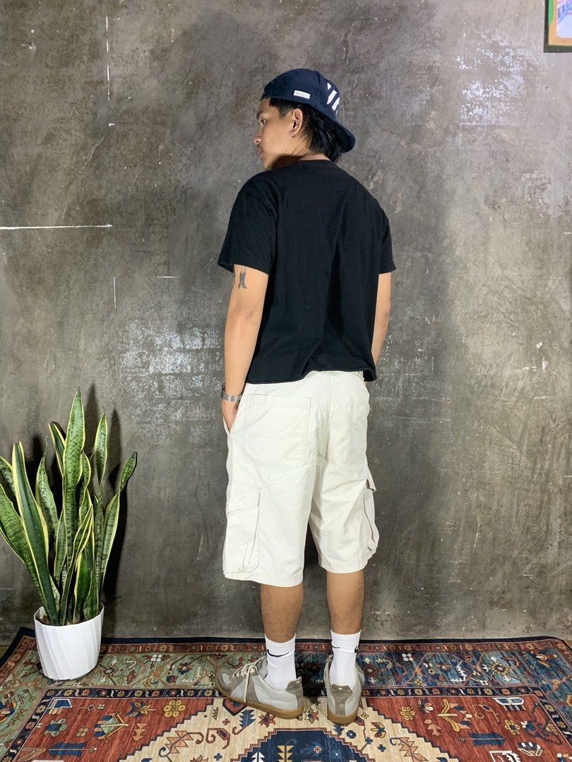 Y2K Nike Cargo Short Button-fly (Cream) (Category: Shorts) located in Aurora. Submitted by cpr_garments13 (Listing ID 1465116037, Image 2). Description: Models height 5’6 Large on tag Measurements •Waist:33-34 •Length:21 •Leg opening:11 Excellent condition -Need Wash.