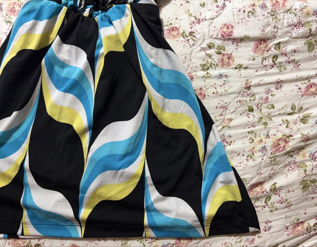 Y2K Swirl Print Top (Category: Blouses) located in Muntinlupa City. Submitted by herellas0504 (Listing ID 1465115498, Image 2). Description: Y2K Swirl Print Top Mine: 280 | Lock: 399 ———————————— size: xs-med no issue, high quality, love the fab flowy, self tie willing to keep!.