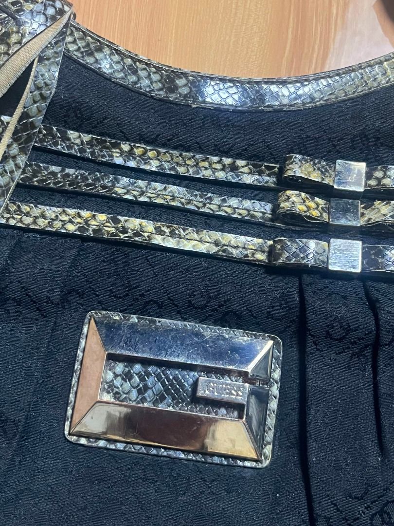 Y2k Vintage GUESS Monogram Snakeskin (Category: Shoulder Bags) located in Manila. Submitted by senggggg. (Listing ID 1465144848, Image 3). Description: good condition working zip need cleaning no hidden issue.