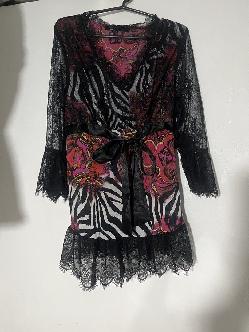 Y2k Violet & Claire Whimsy Lace Zebra Top (Category: Longsleeves) located in Quezon City. Submitted by shopkeju (Listing ID 1465071834, Image 2). Description: 👚BNWT 👚 Y2k 🛵Lalamove/J&T.