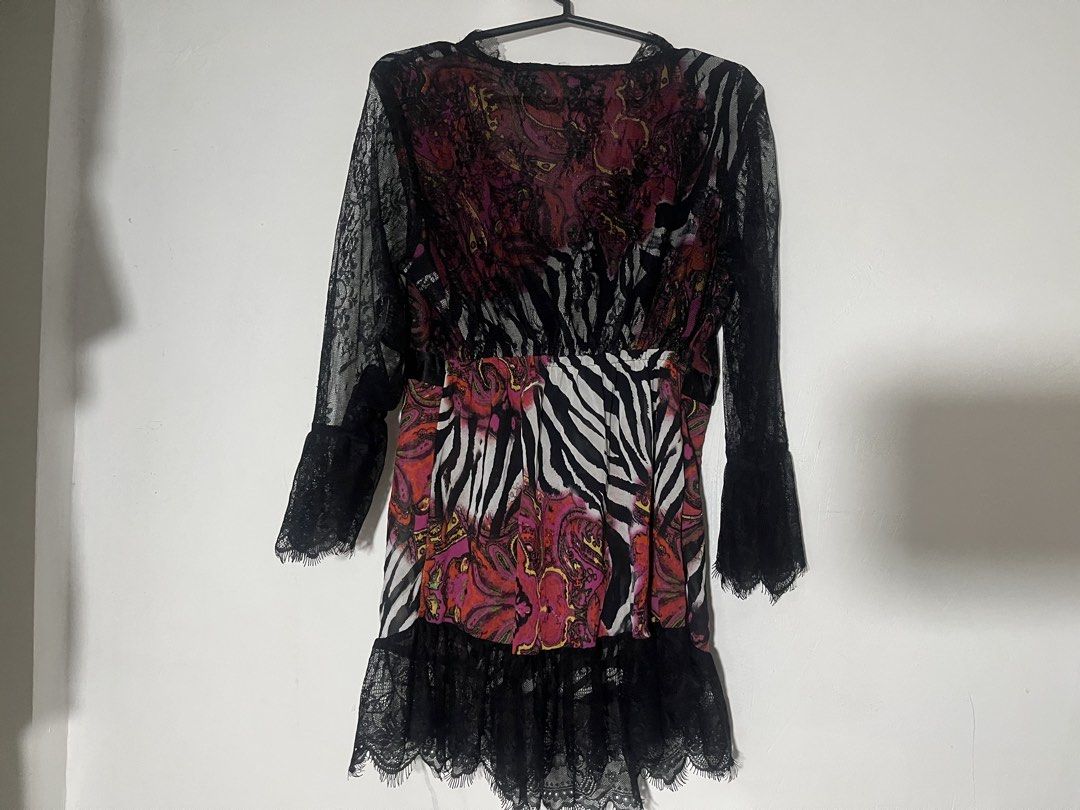 Y2k Violet & Claire Whimsy Lace Zebra Top (Category: Longsleeves) located in Quezon City. Submitted by shopkeju (Listing ID 1465071834, Image 3). Description: 👚BNWT 👚 Y2k 🛵Lalamove/J&T.