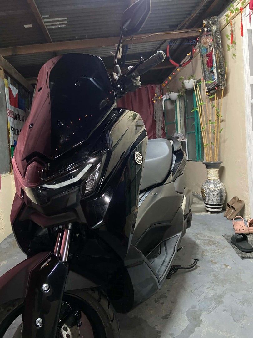 Yamaha Maxi Scooter Black (Category: Skates, Rollerblades & Scooters) located in Santa Cruz, Pampanga. Submitted by jampol102323 (Listing ID 1465117897, Image 3). Description: - Model: Yamaha NMAX 2026 - Color: Glossy Black - Condition: Well-maintained, parked indoors, clean body panels, ready to ride - Features: Bold LED headlights, tinted windscreen, comfortable stepped seat and floorboards - Safety: Front forks with ABS braking system GAS AND 