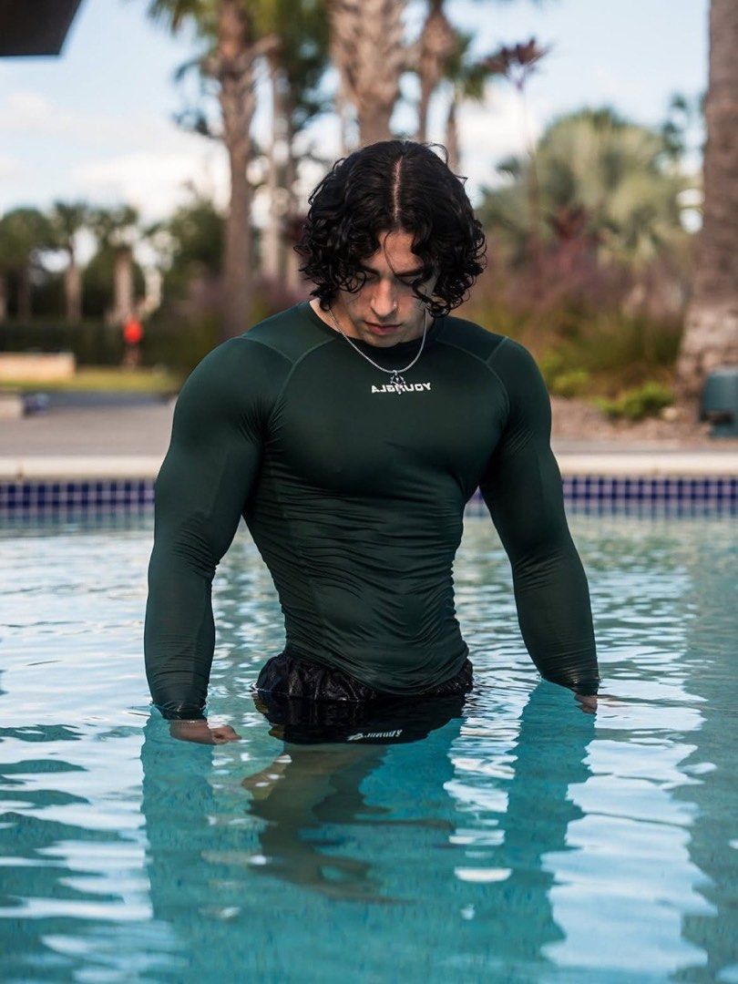YOUNGLA Blitz Compression LS (Category: Activewear) located in Bayombong. Submitted by rethreadsactivewear (Listing ID 1465131841, Image 1). Description: ON-HAND! READY TO SHIP! 🔥 YOUNGLA Blitz Compression Longsleeve Green Large Brandnew 1499 only! FIT: Compression Fit. MATERIAL: Typically 88% Polyester, 12% Elastane (or up to 92% Polyamide, 8% Elastane in alternative batches). DESIGN: An athletic, moisture-wicking compression build designed to 