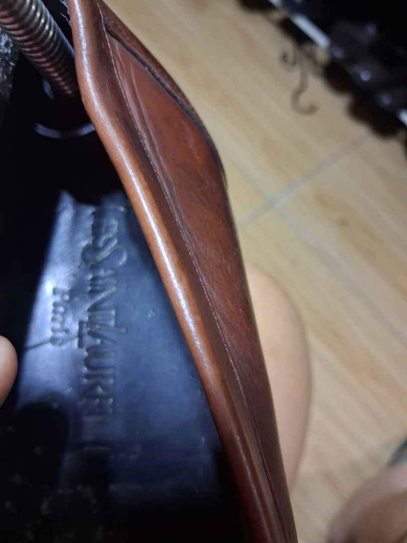 YSL (Category: Sneakers & Footwear) located in Koronadal. Submitted by glads08089 (Listing ID 1464972276, Image 3). Description: ysL size 39 cide.