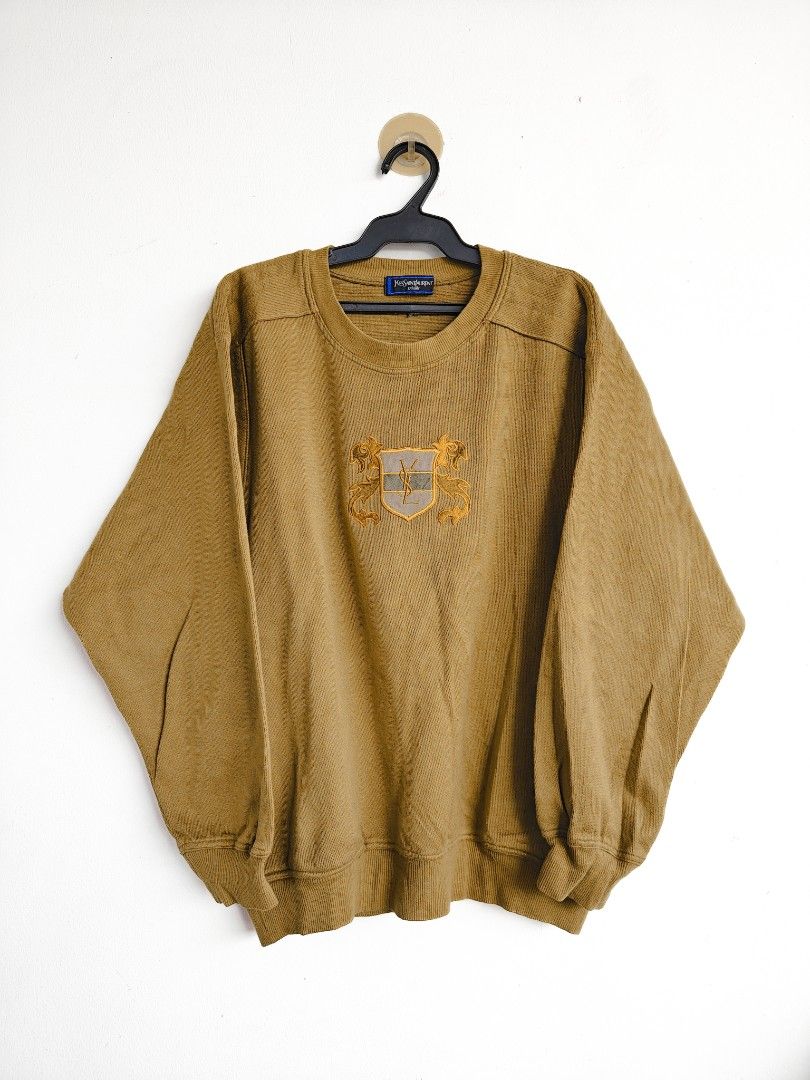 YSL crewneck (Category: Coats, Jackets and Outerwear) located in Imus. Submitted by valentino.bros. (Listing ID 1465041047, Image 1). Description: has minimal scratches.