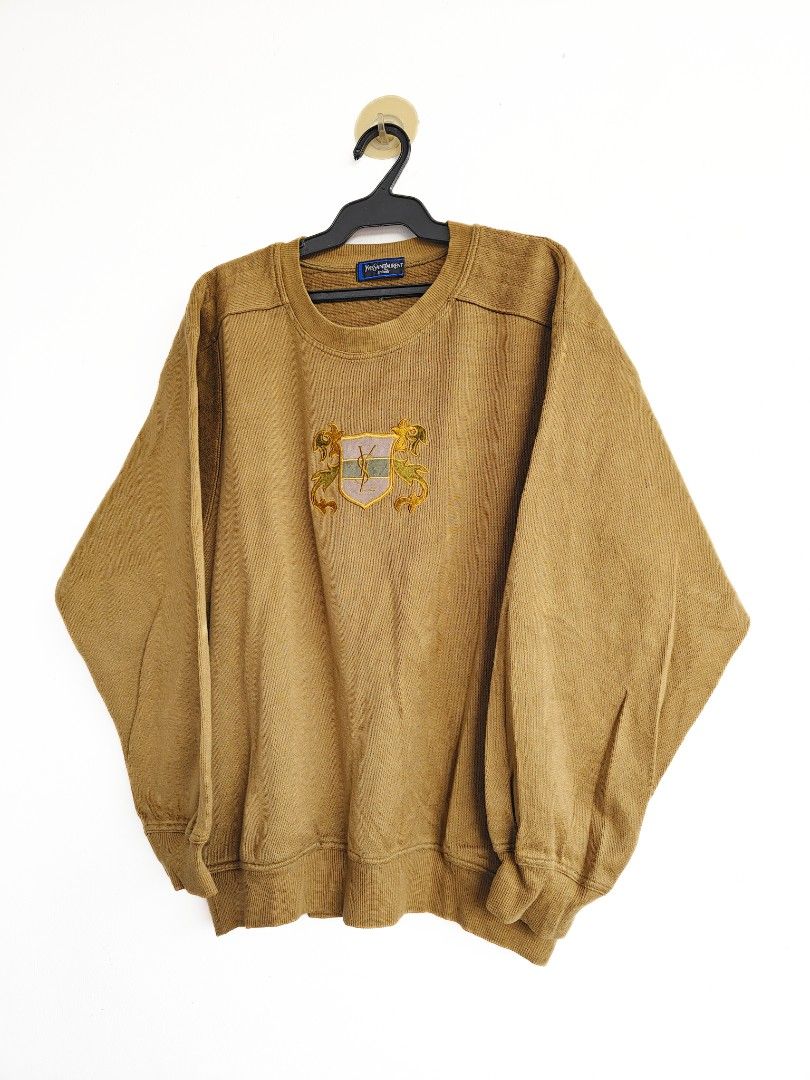YSL crewneck (Category: Coats, Jackets and Outerwear) located in Imus. Submitted by valentino.bros. (Listing ID 1465041047, Image 2). Description: has minimal scratches.