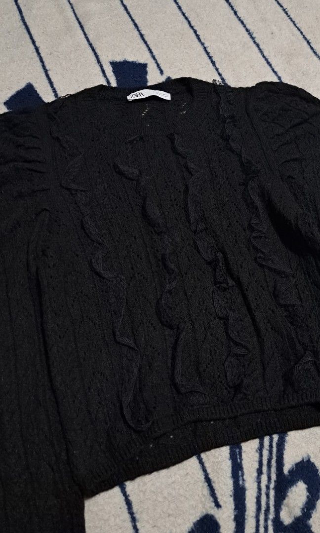 Zara (Category: Longsleeves) located in Baguio. Submitted by thriftfit17 (Listing ID 1465100380, Image 3). Description: zara size M almost new php 600 plus sf dm if interested 🤙.