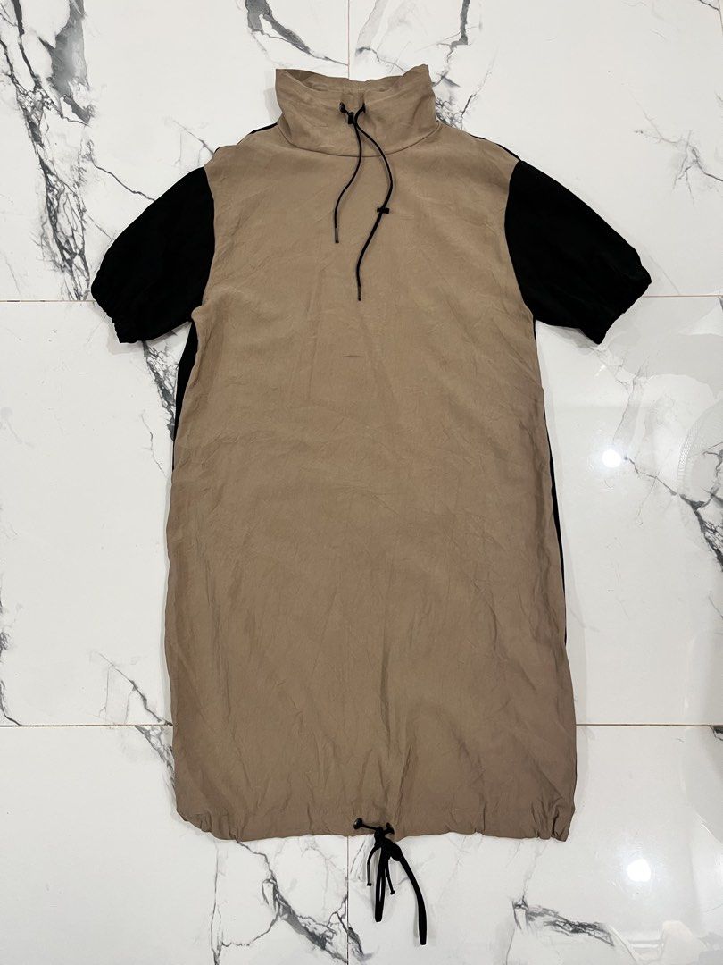 ZARA BASIC (Category: Dresses) located in Bogo. Submitted by tinliciousthrift (Listing ID 1465070654, Image 3). Description: 📌 ZARA dress good as new with slit 😍 📌 Size: L Mine: 550.