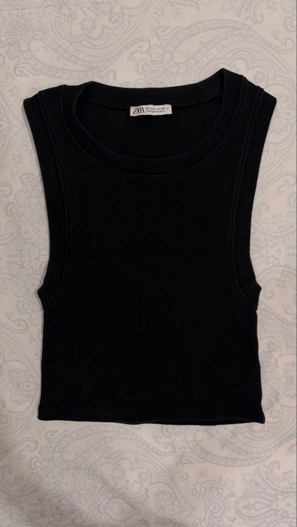 Zara Black Cropped Tank Top (Category: Sleeveless) located in Davao. Submitted by tswizzleeess (Listing ID 1465152348, Image 1). Description: Zara Classic scoop neck cropped tank top Fits Small to Medium (stretchy fabric) Message me for detailed photos if you want! ☺️ RFS: Decluttering 📍Davao City 💳 GCash, Bank Transfer (BDO) 📦 LBC, J&T SF shouldered by the buyer 😊.