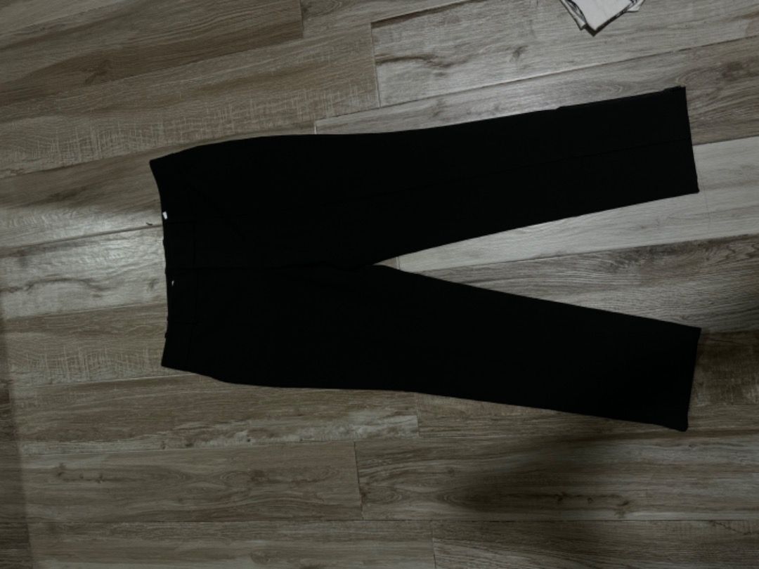 Zara Black Trousers (Category: Jeans) located in Manila. Submitted by tamcloset960 (Listing ID 1465100144, Image 1). Description: - Brand: Zara - Color: Black - Size: M - Fit: Classic cut, structured - Condition: Clean fabric - Best for: Office wear, formal events, and easy pairing with button-downs or blazers.