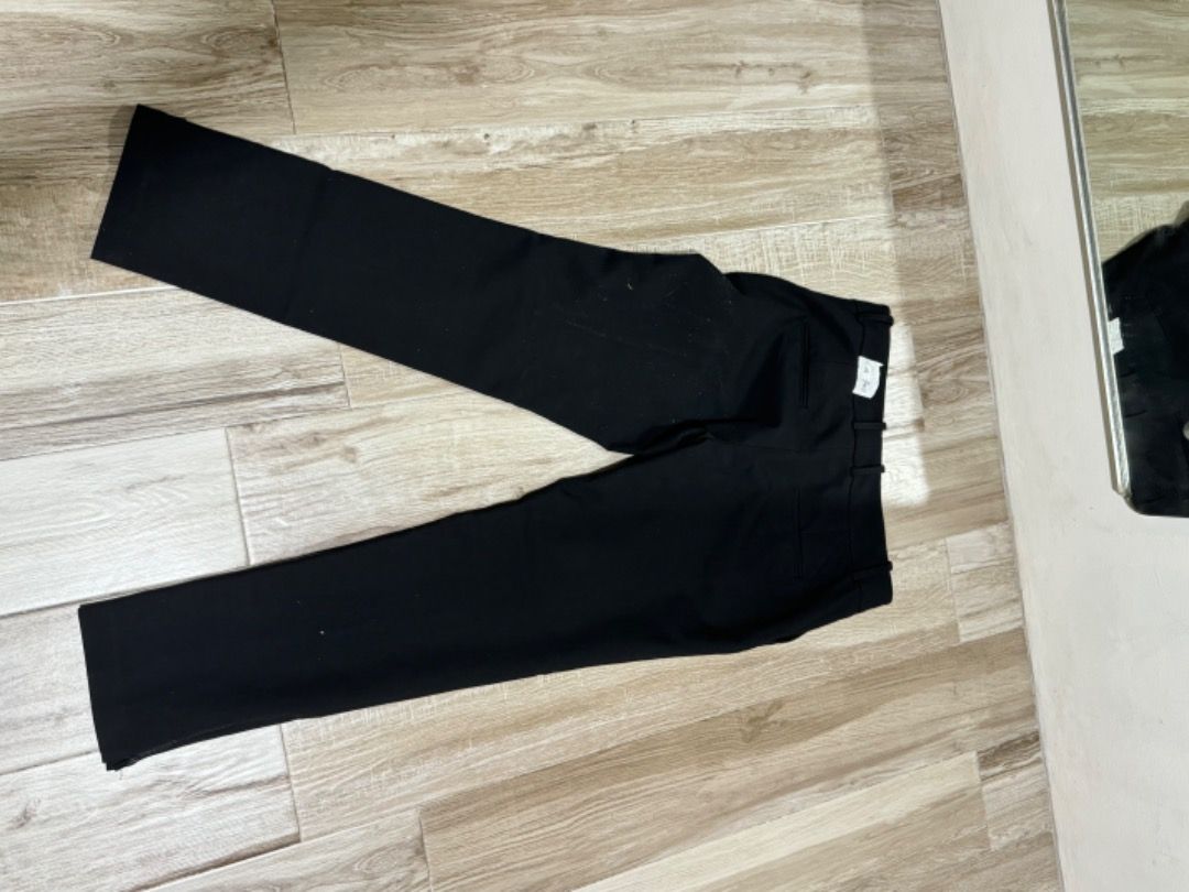 Zara Black Trousers (Category: Jeans) located in Manila. Submitted by tamcloset960 (Listing ID 1465100144, Image 3). Description: - Brand: Zara - Color: Black - Size: M - Fit: Classic cut, structured - Condition: Clean fabric - Best for: Office wear, formal events, and easy pairing with button-downs or blazers.
