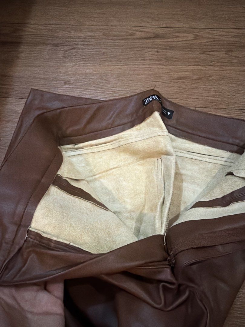Zara Brown Faux Leather Pants (Category: Jeans) located in Paranaque City. Submitted by TrendyBoutique.ph (Listing ID 1465016258, Image 3). Description: - Brand: Zara - Size: EUR XS, US XS, MEX 24 - Color: Brown - Material: Faux leather with cozy fleece lining - Fit: High-rise waist with button closure - Origin: Made in China - Condition/Vibe: Great staple piece for autumn and winter outfits.