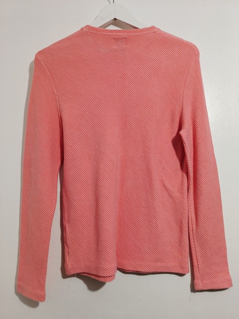 Zara fit long sleeve cotton small (Category: Longsleeves) located in Rizal. Submitted by vanessa_finds_ (Listing ID 1465076783, Image 2). Description: .
