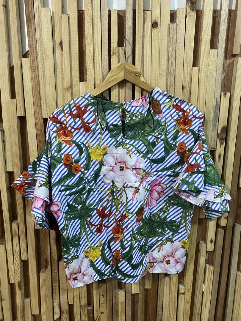 Zara Floral Print Blouse (Category: Blouses) located in Mabalacat. Submitted by calmrabbit.ae2127 (Listing ID 1465055661, Image 3). Description: .